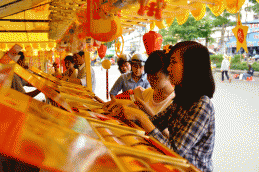 Cận Rằm, bánh trung thu "tăng nhiệt" 2319 Thumb